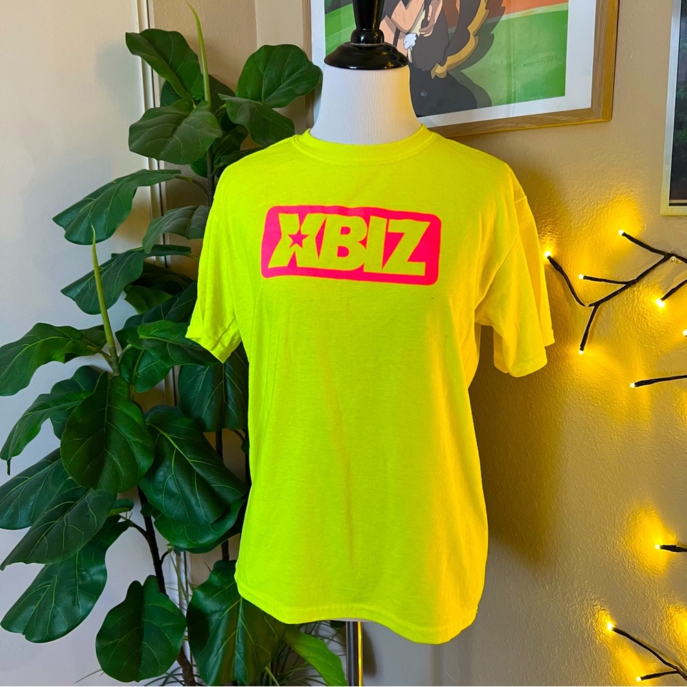 xbiz miami 2018 neon yellow shirt